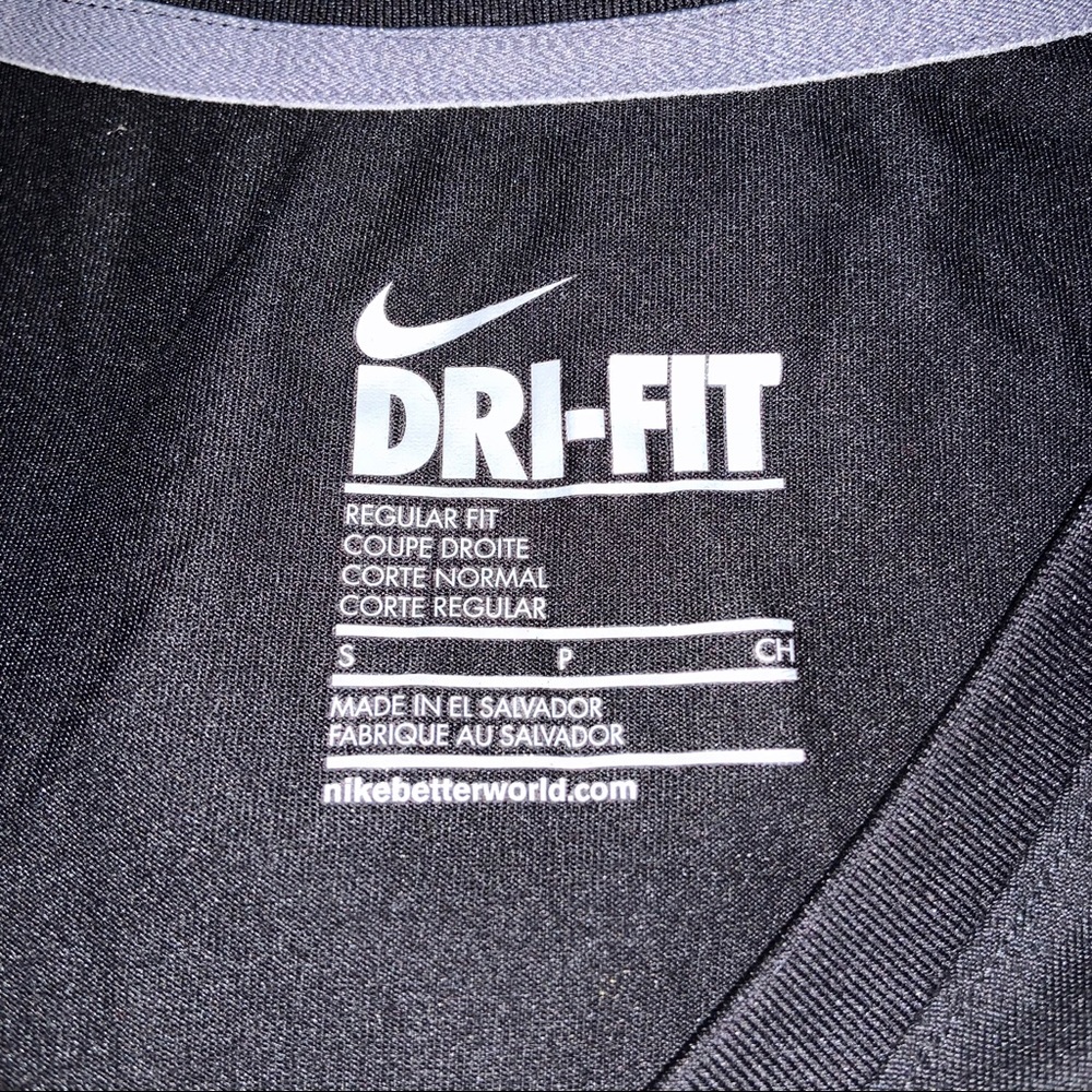Nike top - Picture 2 of 2